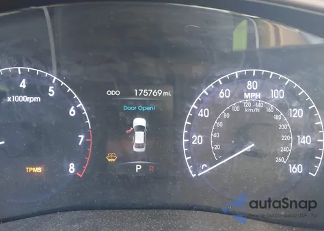 2012 Hyundai Genesis 4.6 z USA, uszkodzony, nr VIN KMHGC4DF9CU207474